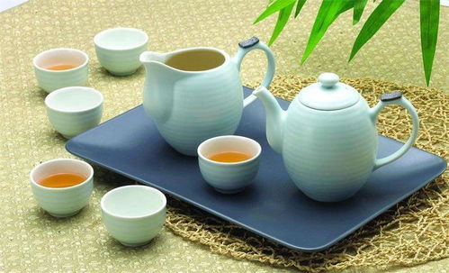 时间的琥珀 品饮数十年陈老白茶的感官与精神之旅